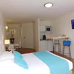 Avec Piscine Face Au Port 200m Apartmanhotel 3*
