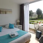 Apartmanhotel Avec Piscine Face Au Port 200m La Rochelle