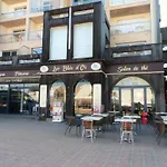 Apartmanhotel Avec Piscine Face Au Port 200m La Rochelle