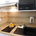 Aparthotel Avec Piscine Face Au Port 200m 3*