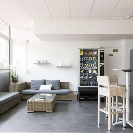 Residence Avec Piscine Face Au Port 200M Plage Apart Otel