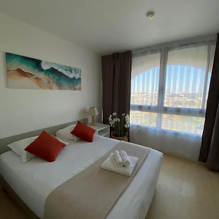 Avec Piscine Face Au Port 200m Aparthotel La Rochelle (Charente-Maritime)