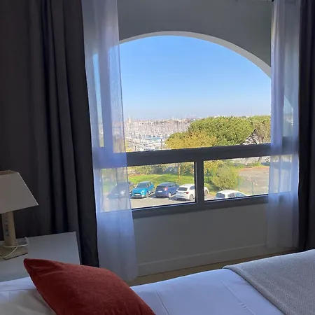Aparthotel Avec Piscine Face Au Port 200m La Rochelle (Charente-Maritime)