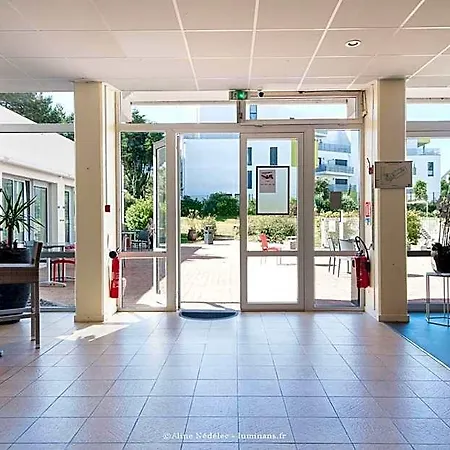 Résidence Avec Piscine Face Au Port 200m Aparthotel