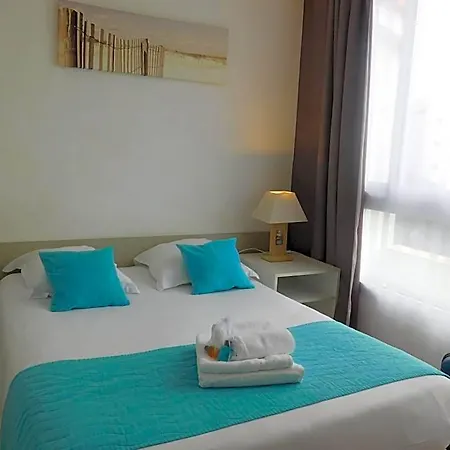 Apart Otel Avec Piscine Face Au Port 200m 3*