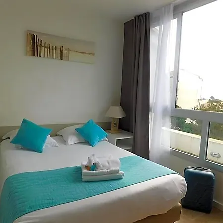Apart Otel Avec Piscine Face Au Port 200m 3*