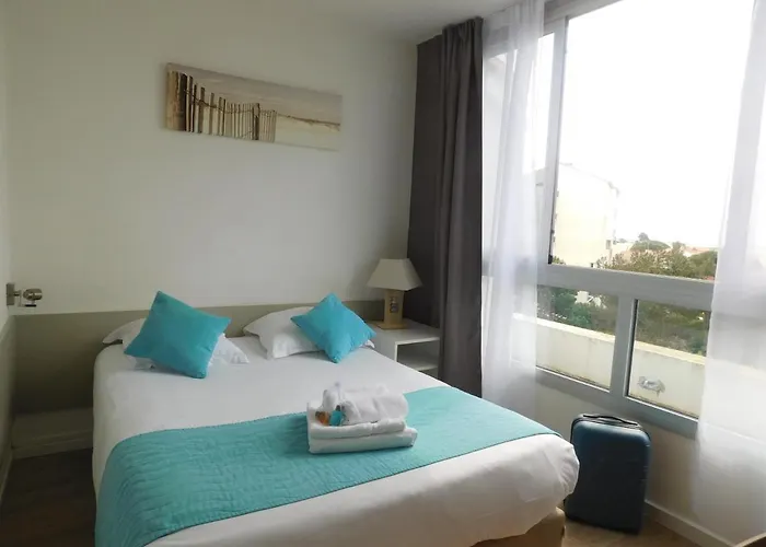 Apart Otel Residence Avec Piscine Face Au Port 200M Plage 3*