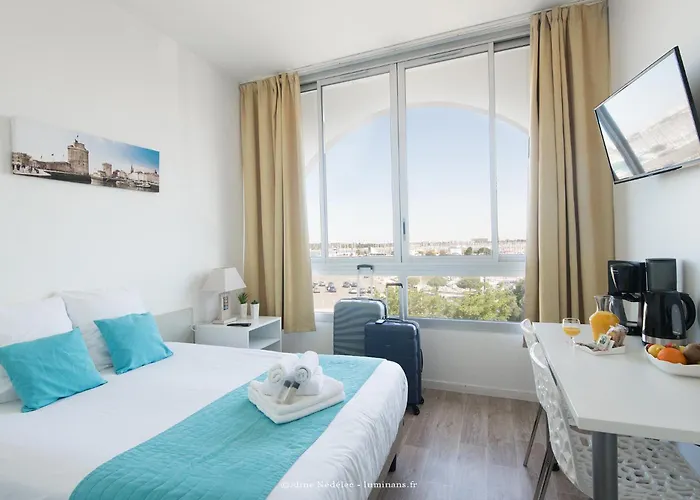 Apart Otel Residence Avec Piscine Face Au Port 200M Plage 3*