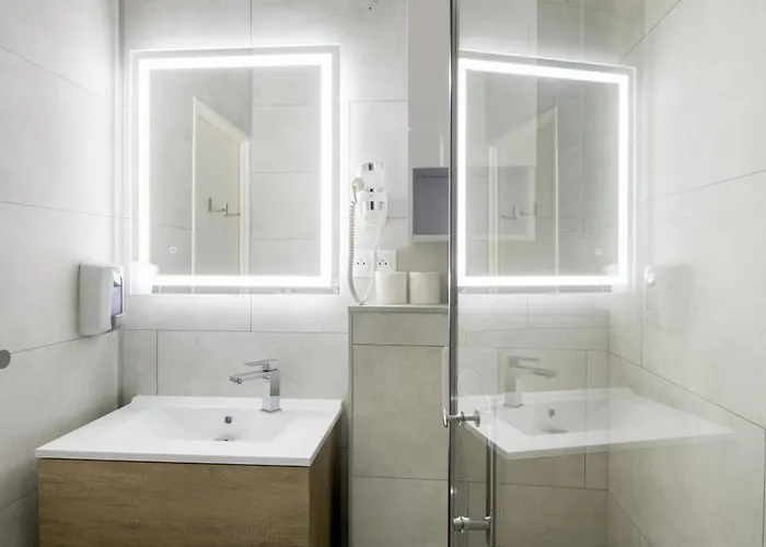 Apart Otel Residence Avec Piscine Face Au Port 200M Plage 3*