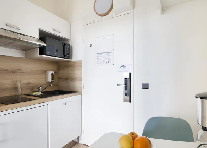 Residence Avec Piscine Face Au Port 200M Plage Apart Otel