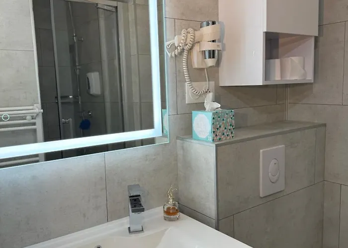 Residence Avec Piscine Face Au Port 200M Plage 3* La Rochelle (Charente-Maritime)