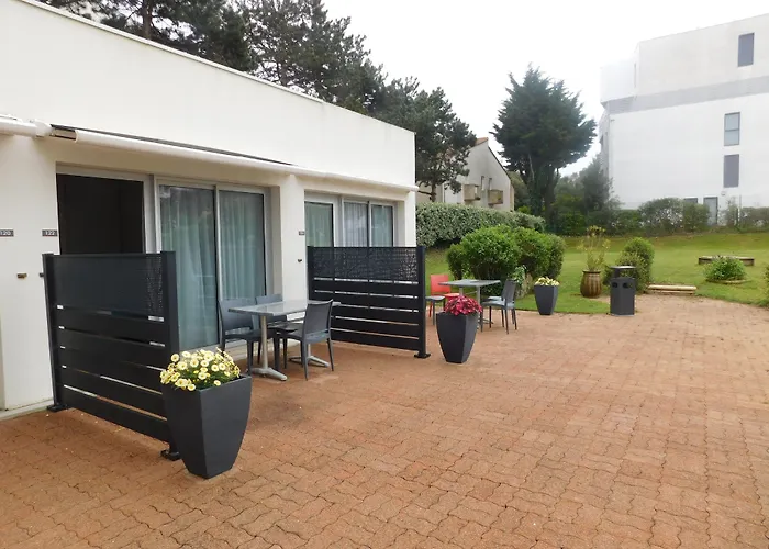 Residence Avec Piscine Face Au Port 200M Plage Apart Otel 3*