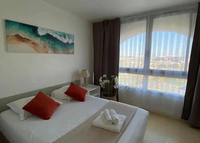 Avec Piscine Face Au Port 200m Aparthotel La Rochelle (Charente-Maritime)