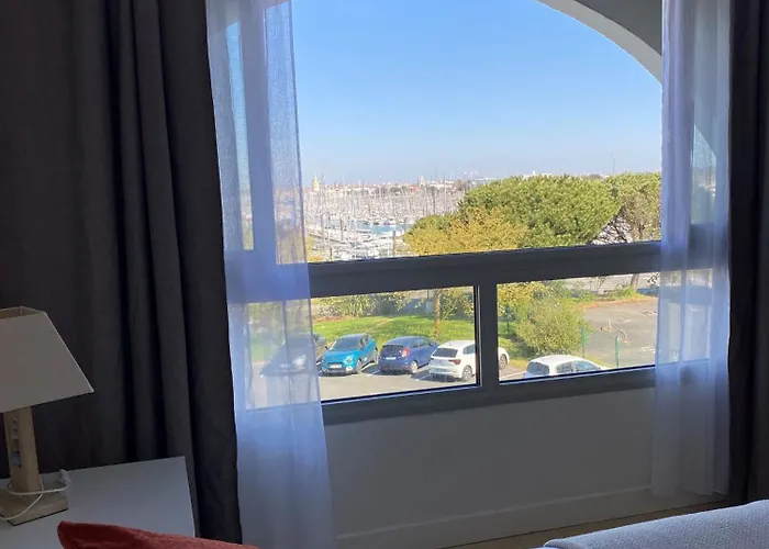 Aparthotel Avec Piscine Face Au Port 200m La Rochelle (Charente-Maritime)