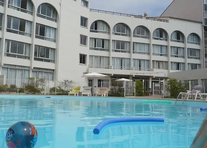 Residence Avec Piscine Face Au Port 200M Plage Apart Otel 3*